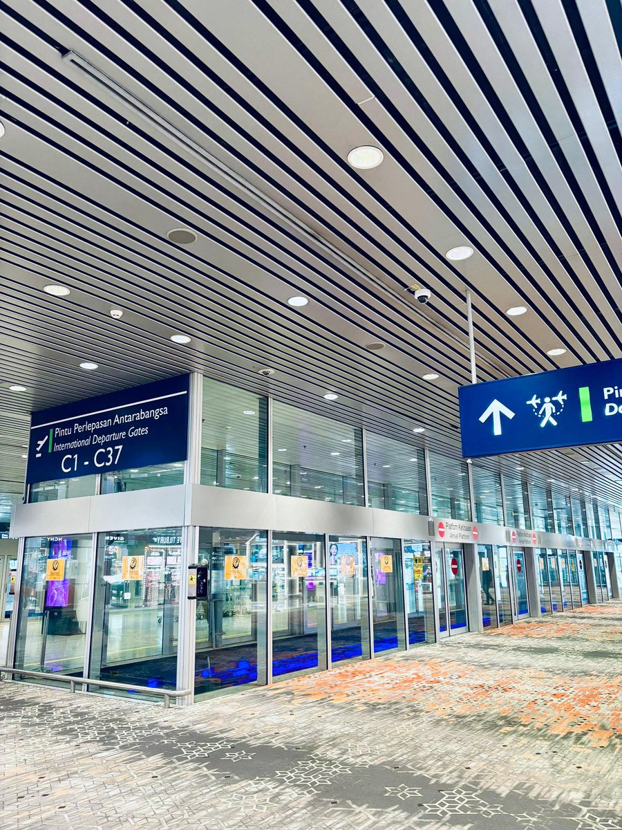 KLIA_my's tweet image. 🚆✨ Spotted at the terminal? Yes, that's our brand new Aerotrain making test runs. We’re running final safety tests to make sure it’s safe before welcoming you onboard. Stay tuned, your new Aerotrain is on the way!

#AerotrainUpdate #TrainTesting #ComingSoon #ForYourSafety