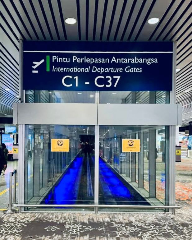 KLIA_my's tweet image. 🚆✨ Spotted at the terminal? Yes, that's our brand new Aerotrain making test runs. We’re running final safety tests to make sure it’s safe before welcoming you onboard. Stay tuned, your new Aerotrain is on the way!

#AerotrainUpdate #TrainTesting #ComingSoon #ForYourSafety