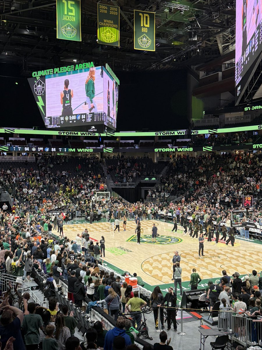 Storm hand the Lynx their first loss of the season and Skylar Diggins scores her 5,000th career point.