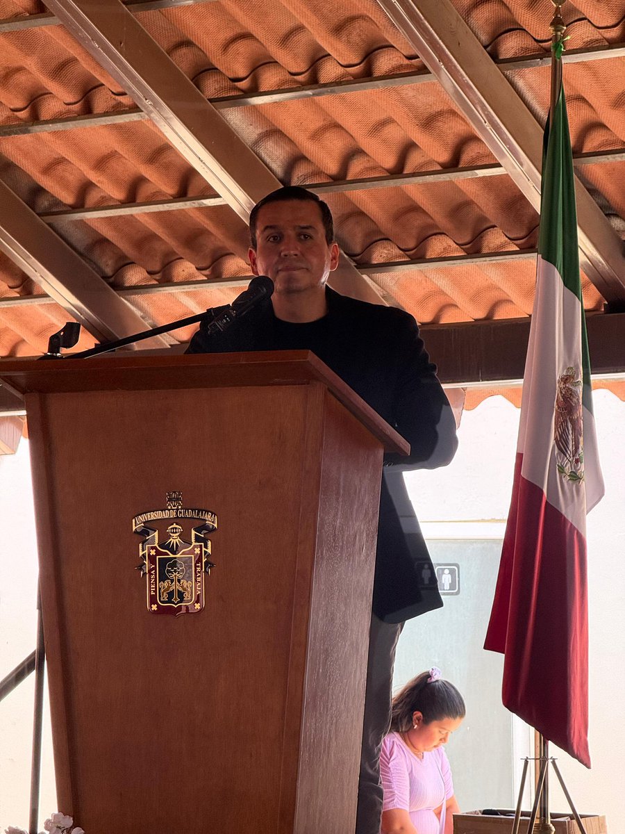 CesarBarbaD's tweet image. Hoy asistí al acto académico de la Preparatoria de Villa Corona y su Módulo de Acatlán, con la alta distinción de ser Padrino de Generación.
¡Enhorabuena a mis ahijados y ahijadas! Que este paso tan importante en sus vidas sea solo el inicio de un camino lleno de logros y éxitos.