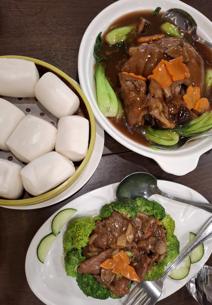 Wala muna diet 
Holiday naman eh!🙄