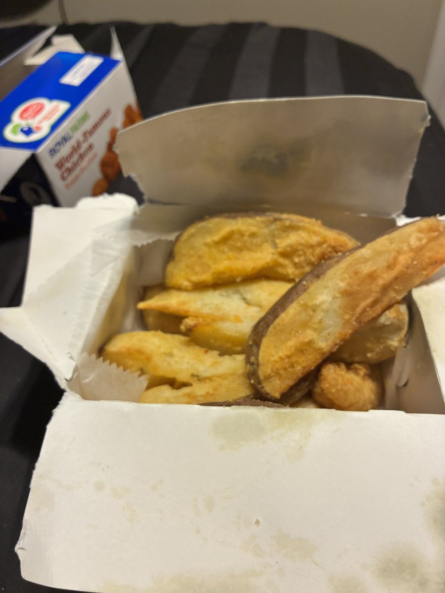 3Kids4e's tweet photo. #FatBoy run to #RoFo. Had to wait seven minutes on the fries but OH-EM-GEE!! These suckas are 🔥🔥🔥🤩 https://t.co/RYyhKfHMhl