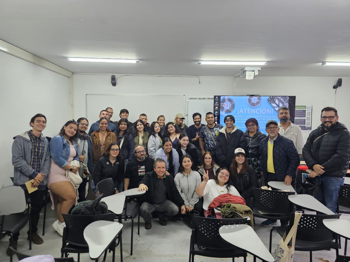 dsandovaln1's tweet image. En #CLACSO2025 compartí avances d mi tesis doctoral: "Campesinado y dependencia: tensiones y estrategias frente al modelo productivo chileno"
Debates sobre tierra, clase y naturaleza en los territorios del Sur Global.
@CLACSOOficial @faug_udec #EstudiosTerritoriales #Campesinado