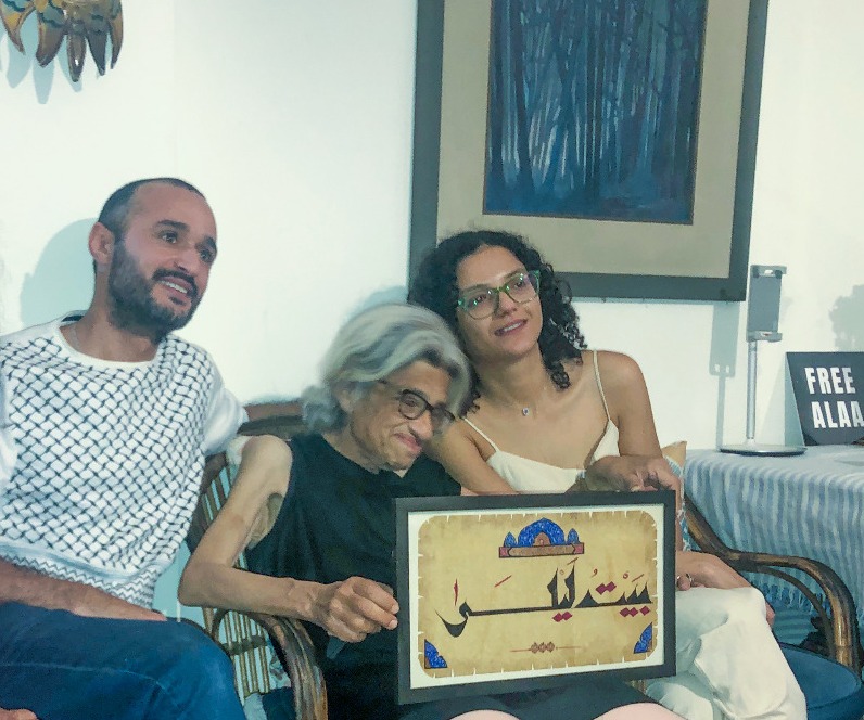 فاكرين ليلى ؟
لسّه مضربة عن الطعام عشان حريّة ابنها
وعلاء لسّه مضرب عن الطعام عشان حياة أمّه وحريّته
والسلطة لسه خاطفاه وسايباها للموت
واحنا لسه ساكتين وعاجزين وملهيين ، وبنهبّ بس لما بيتقال بتموت .
#FreeAlaa
#savelaila