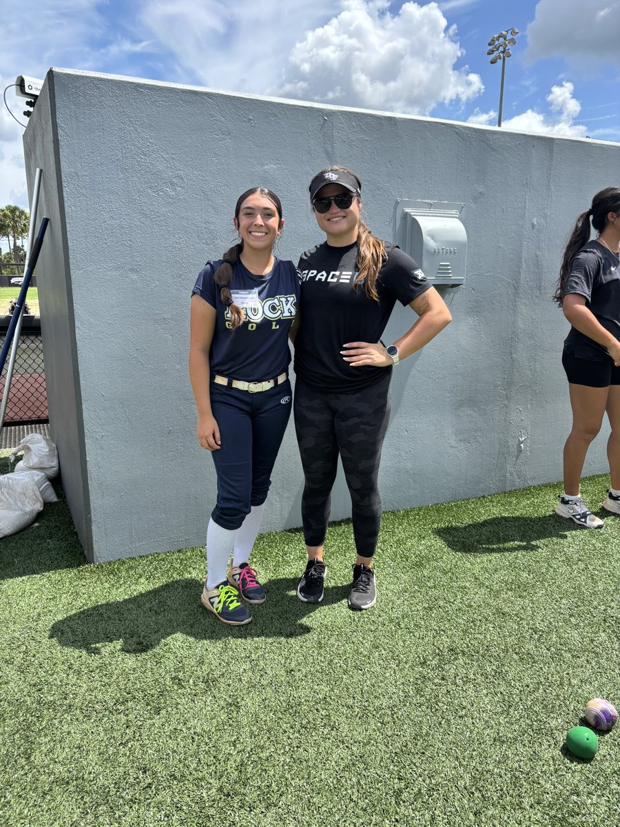 AvaHorswood_28's tweet image. I learned so much and really enjoyed the environment at the UCF Elite camp this week! Always looking to learn and develop as a team player. Loved it! #classof2028