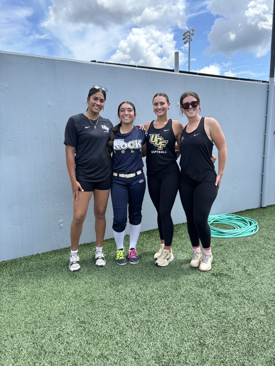 AvaHorswood_28's tweet image. I learned so much and really enjoyed the environment at the UCF Elite camp this week! Always looking to learn and develop as a team player. Loved it! #classof2028