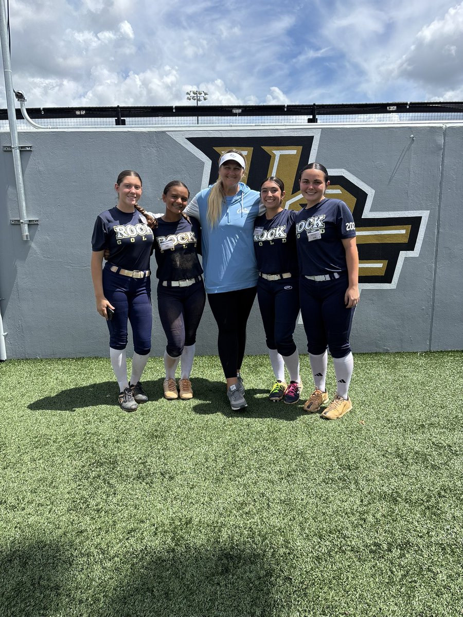 AvaHorswood_28's tweet image. I learned so much and really enjoyed the environment at the UCF Elite camp this week! Always looking to learn and develop as a team player. Loved it! #classof2028