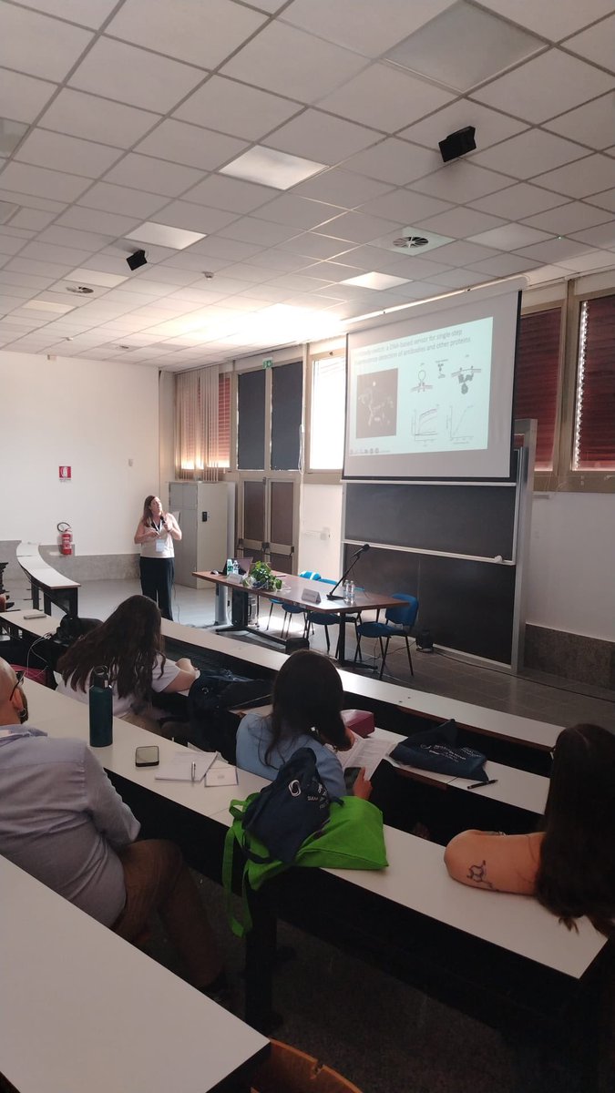 SupraChemDays25's tweet image. Back from the coffee break and diving right back into science! ☕🧠
Now on stage: invited speaker @Simona_Ranallo at #SupraChemDays2025! 🔬✨