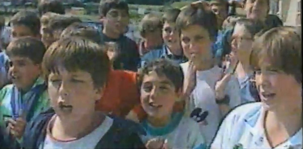 Quién les iba a decir a Cazorla y a Cervero de aquella q uno iba a devolver al Real Oviedo al fútbol profesional y el otro a la gloria.
Y que importante será siempre, pase lo que pase, tener el sentimiento de pertenencia a fuego grabado en el corazón.

CANTERA, CANTERA Y CANTERA