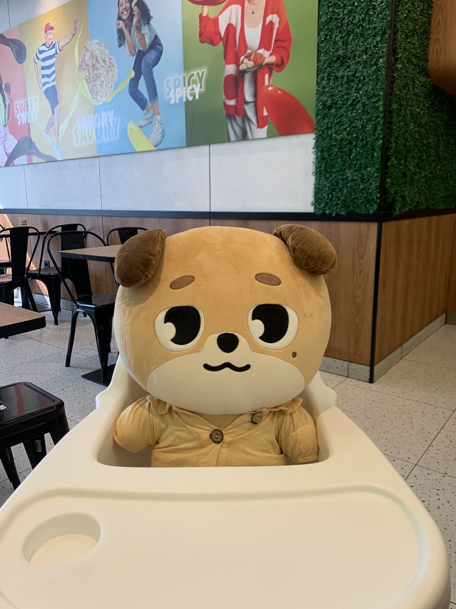 sshxttygame's tweet image. 🧕🏻: mba, pinjem baby chair nya ya?
👩🏻‍🍳: …. (Ngeliat gw aneh soalnya dateng nya sendiri, gaada bawa anak kecil)
🧕🏻: boleh kan ya?
👩🏻‍🍳: oh iya kak, di samping situ ya..
🧕🏻: hehe buat boneka saya ini mba, buat foto2 doang kok. Masih waras ko mba🙏🏻
👩🏻‍🍳: eh iya kak..

Ya bgtu lah…