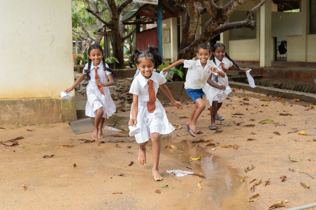 UNICEF_SriLanka's tweet photo. Every child, everywhere, has the right to play.
It is how they explore, learn and make sense of the world around them.
What is your child’s favourite way to play?
#EarlyMomentsMatter #Playmatter https://t.co/3WfMIe67Jf