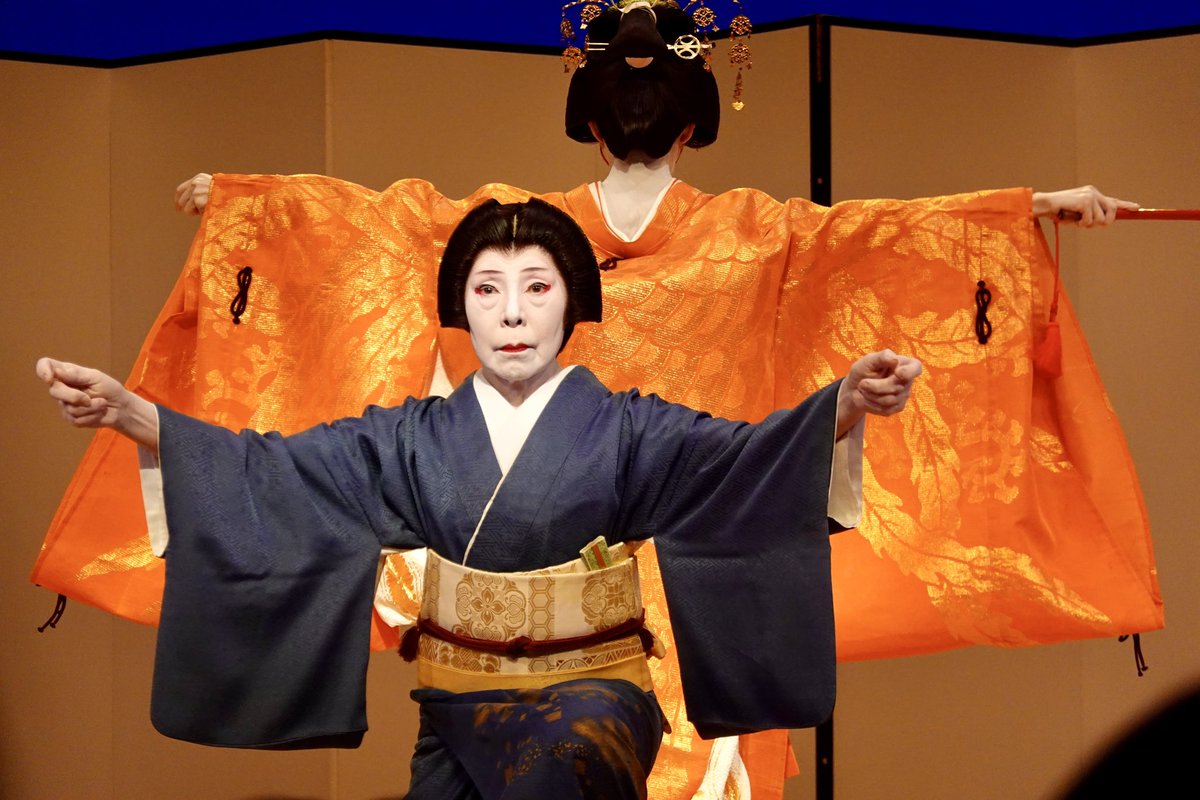 Japanesedancer_'s tweet photo. 今年の舞扇会は、“先人を偲び”というサ���タイトルでの催しとなり、私は両親を偲んで、「竹生島」で、醍醐天皇の臣下のお役で舞わせて頂きました。長唄でありながら、物語を、能の世界を壊さずに、静かに舞うという難しさが有りましたが、お客様のお心に、どうお伝えできたのか、気になるところです。 https://t.co/5PLAeVtvkO