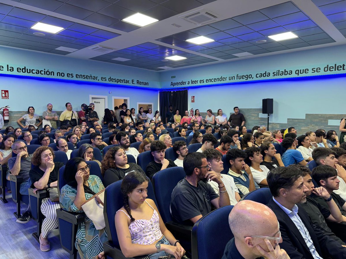 IES_FelipeTrigo's tweet photo. El @IES_FelipeTrigo con el Talento https://t.co/16FkjKmrq0  en el #TourDelTalento organizado por la @FPdGi #PremioPrincesaDeGirona #FundaciónPrincesaDeGirona @AytoMostoles @urjc @CasaReal https://t.co/B3DGvrbaPP