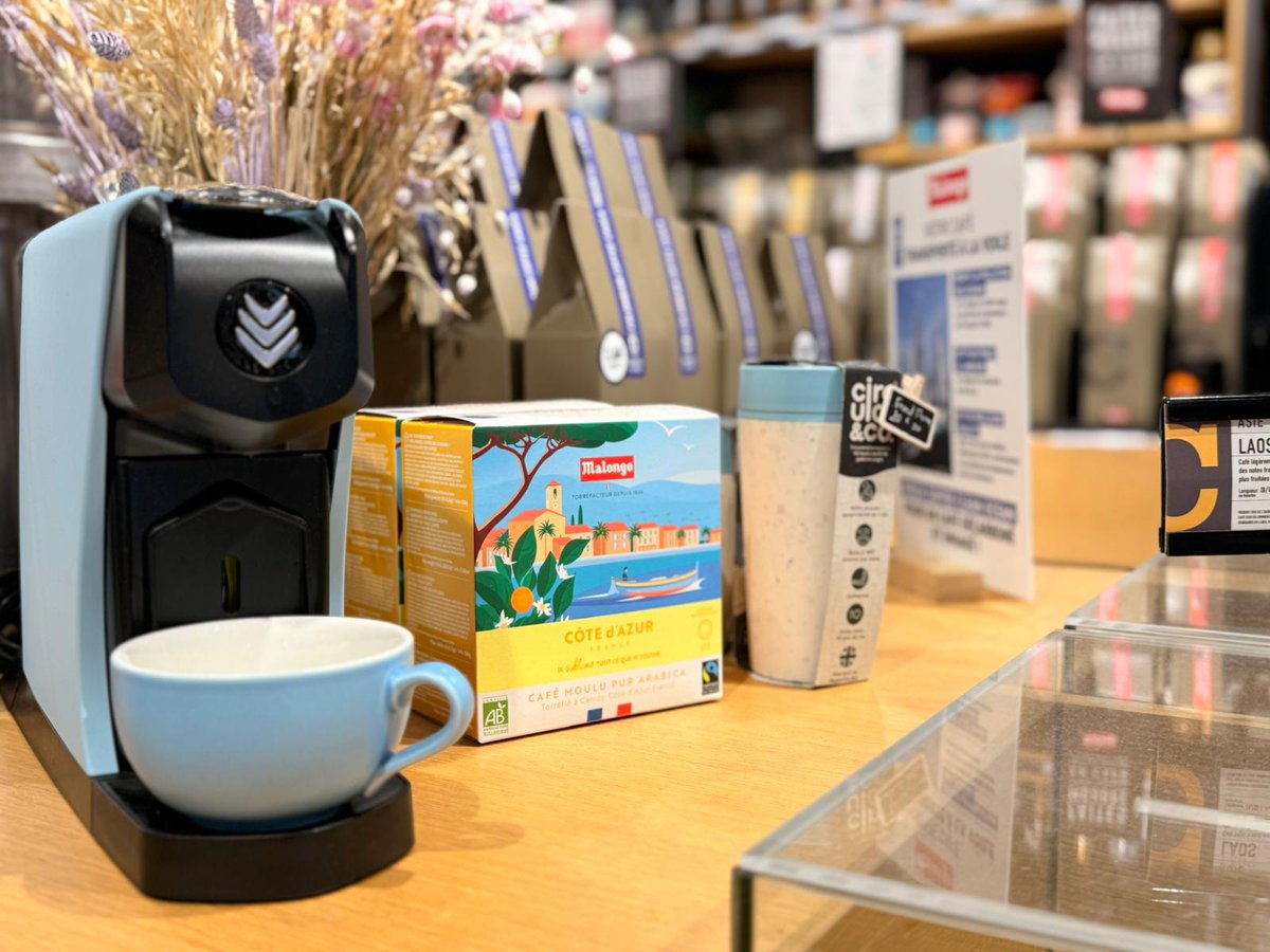 [NOUVEAUTÉ] ☕ Un café aux couleurs azuréennes !
<a href="/CafesMalongo/">Malongo</a> x <a href="/ProCotedazur/">Côte d'Azur France Tourisme</a> lancent une dosette aux couleurs de la #CotedAzurFrance.

Disponible en boutique &amp; en ligne 🌞
malongo.com/boutique/fr/14…