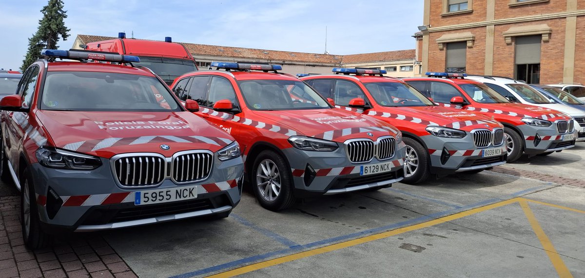 policiaforal_na's tweet photo. Algunos de los nuevos vehículos que refuerzan nuestra flota de #Tráfico para un mejor servicio al ciudadano en nuestra Comunidad. 

#SeguridadVial https://t.co/1sGs3OX5B2