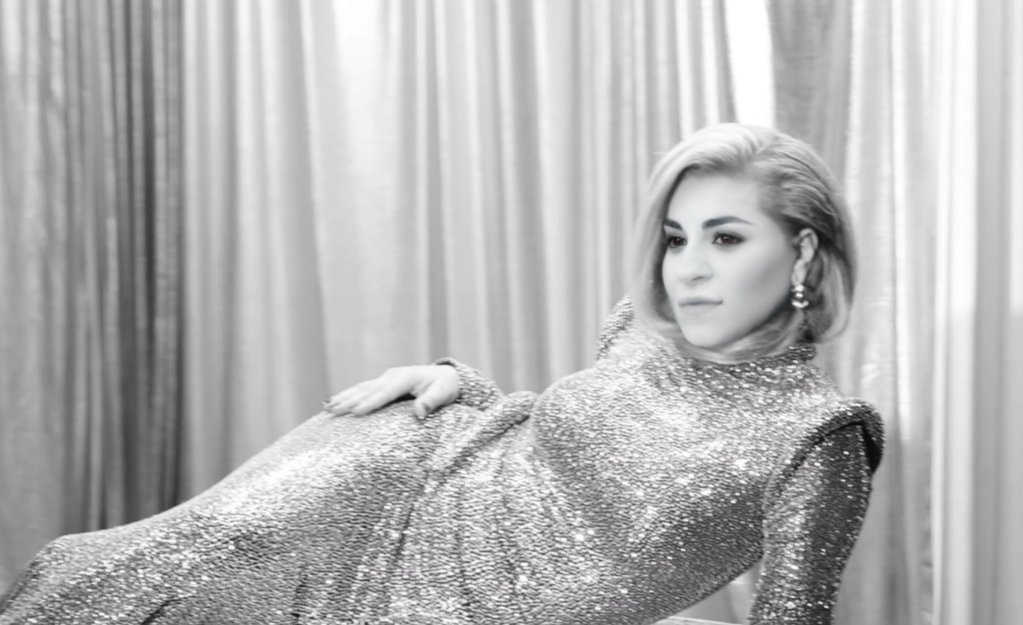 لو لفيت 100 سنة ولا هتشوف زي أنا ☝🏻🤍
<a href="/NawalElZoghbi/">Nawal El Zoghbi - نوال الزغبي</a> | <a href="/ZeinabRestum/">الفان الشرسة ✨</a> | #ماضي_وفات