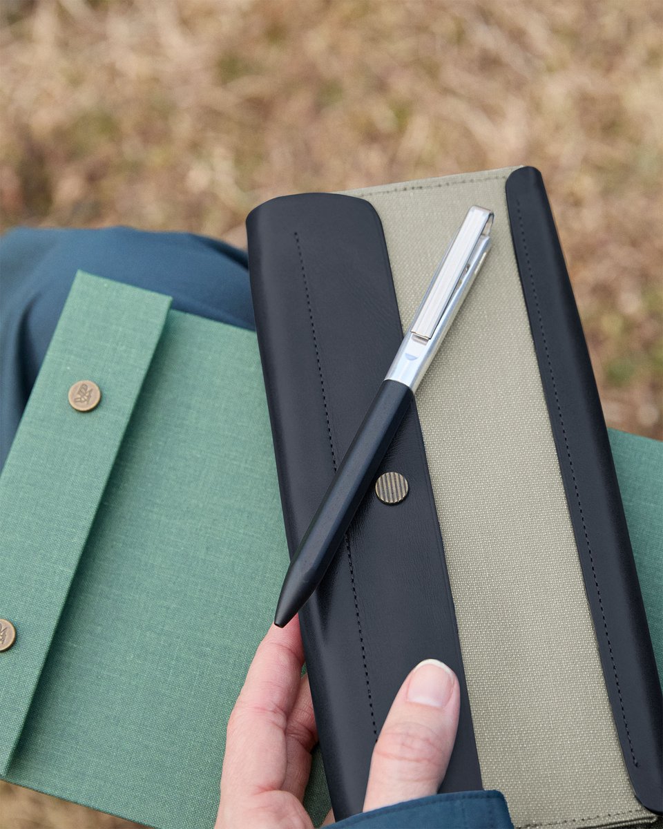 POSTALCO_NEWS's tweet photo. Three Pen Case just for a few of your favorites, or the Tool Box lets you carry as many as you like.
Free Gift Wrap until June 15.
https://t.co/7lQnNtttuA
#postalco #pencase #smallwallet #wallet #gift #fathersday #tokyo #japanmade https://t.co/yx1ALC8vL9