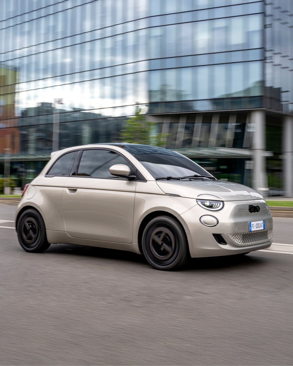 StellantisNAEsp's tweet photo. Una auténtica declaración de estilo: el @FiatUSA 500e Giorgio Armani Collector’s Edition combina un diseño elegante con asientos en eco-piel tono sobre tono, detalles interiores exclusivos de @Armani y rines de 17" con el logo GA. #FiatFun
Descubre más en https://t.co/WSe3rfm3I5 https://t.co/24SHEsnUMx