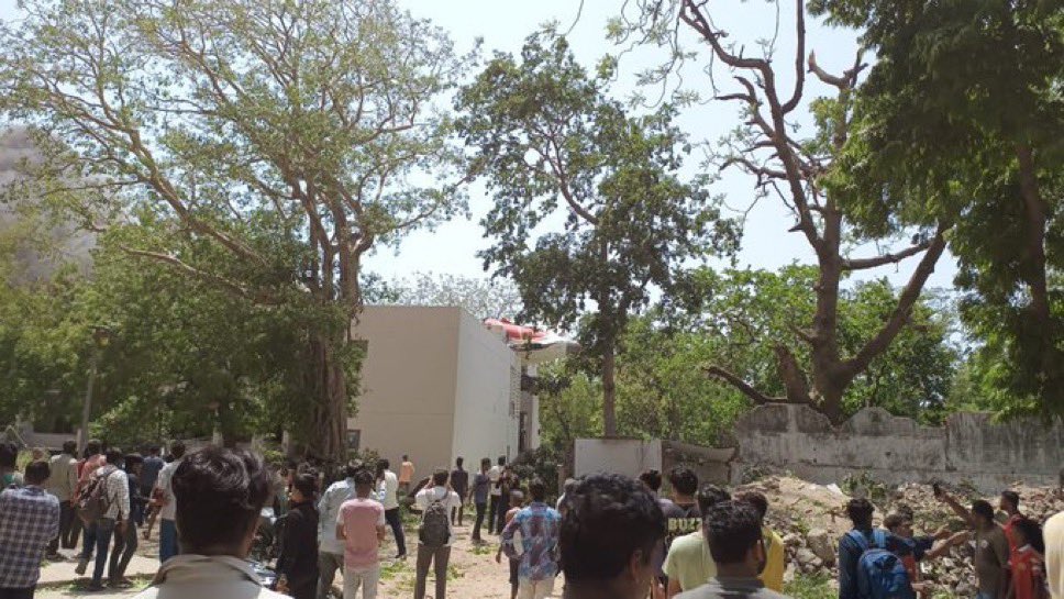 eOrganiser's tweet photo. #BIGBREAKING | An Air India flight carrying 242 passengers has crashed in Meghani area near Ahmedabad Airport, confirms Gujarat Police Control Room.

Emergency services have rushed to the site. Details on casualties or damage are awaited.

#PlaneCrash #AirIndia #Ahmedabad https://t.co/tJxhLqVqXW