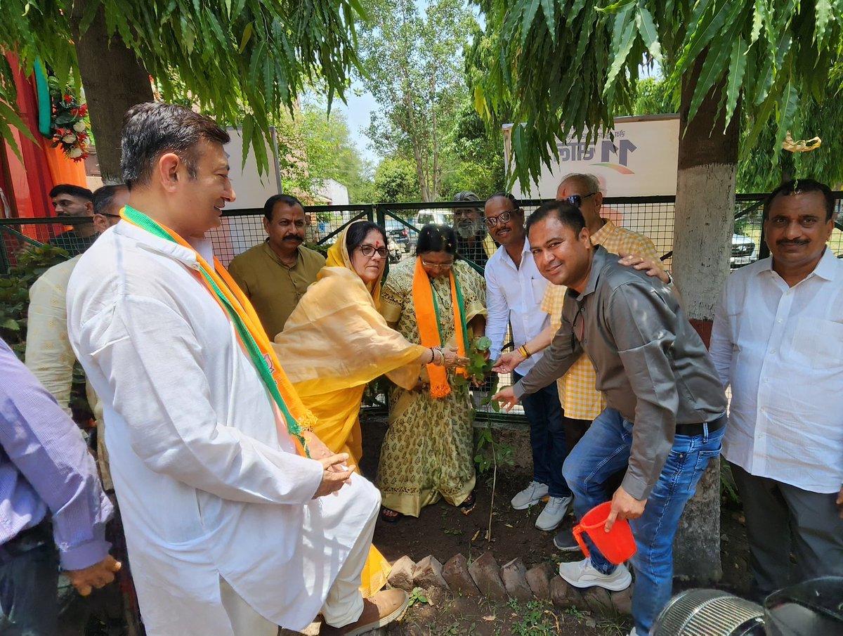 11 वर्षों की गौरवपूर्ण एवं ऐतिहासिक यात्रा को समर्पित भारतीय जनता पार्टी के 'संकल्प से सिद्धि' अभियान के अंतर्गत आज  विकम ज्ञान मंदिर धार मे आयोजित चित्र प्रदर्शनी  का अवलोकन किया।