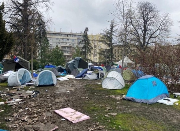 Obnavlja Ukrajinu.

Srbija