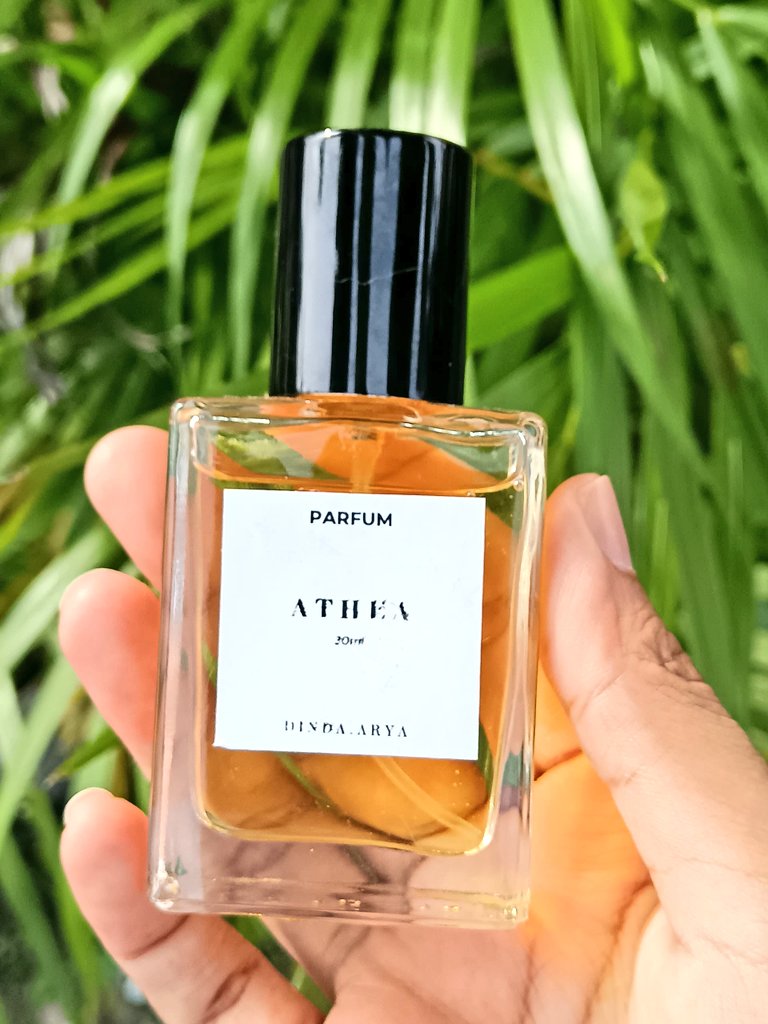 Here’s my honest take on Athea: I’ve owned the original Lancôme before, and I’ve tried a few inspired versions since. Athea does have similar scent profile, but the opening is quite strong—similar to most inspired ones, not as soft or smooth as the original. Yet, tahan lama 💯