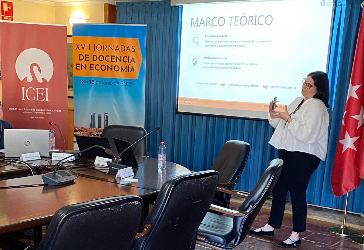 De 9:30 a 11:0 tienen lugar las sesiones paralelas con presentaciones sobre tres lineas temáticas: 

Innovación educativa: aprendizaje y motivación del alumnado

Estadística y matemáticas

Economía Pública
