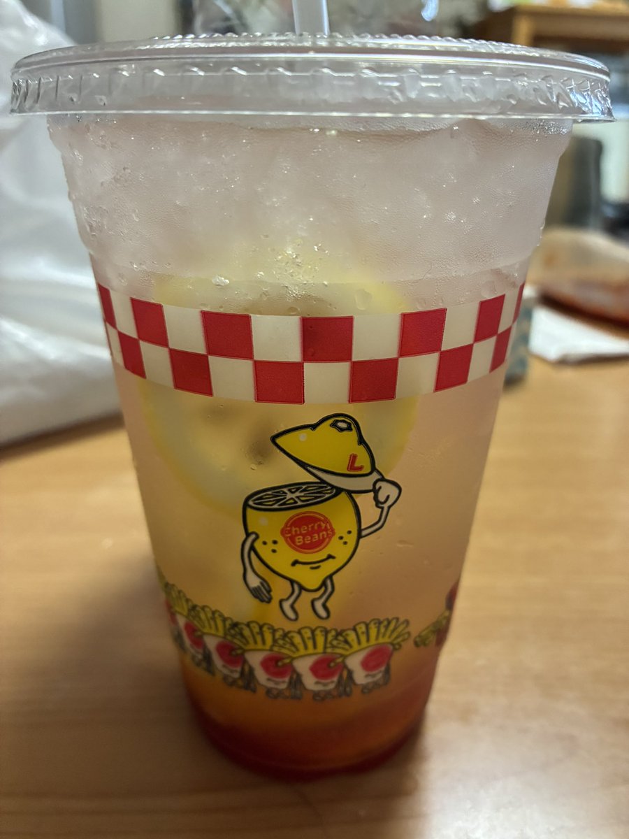 tas0329's tweet photo. 久しぶりのピンクレモネード https://t.co/1wraIBWq24