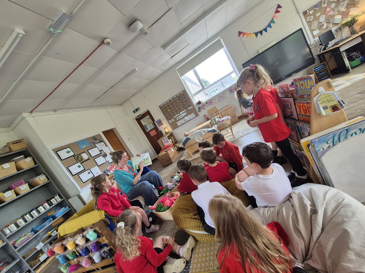 📚 A huge thank you to our wonderful reading volunteer Emma Claire for bringing stories to life for our Primary 1s today! Your time, enthusiasm, and kindness make a world of difference to encourage a love of reading 💖⭐️ #ReadingRocks
