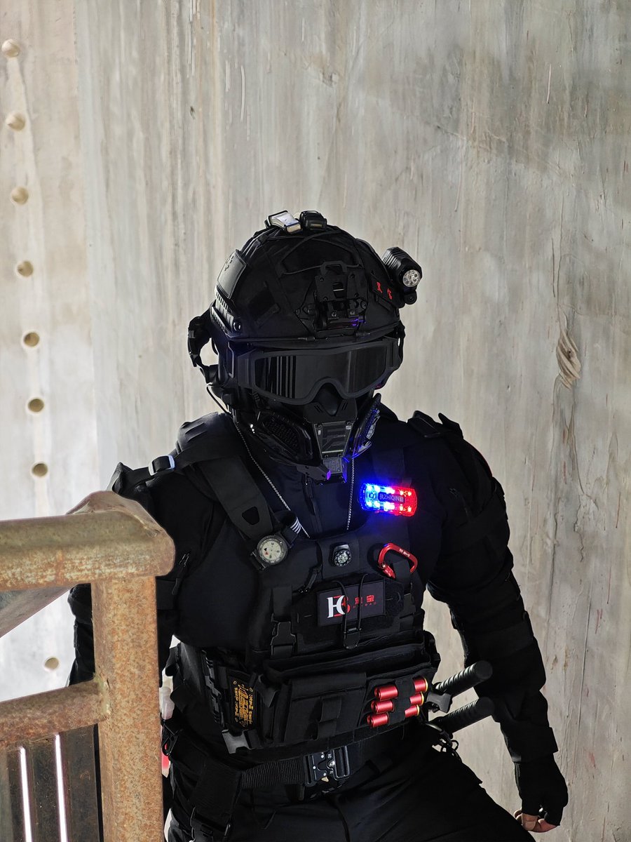 来抱抱，隔着头套亲亲，射在敷面上