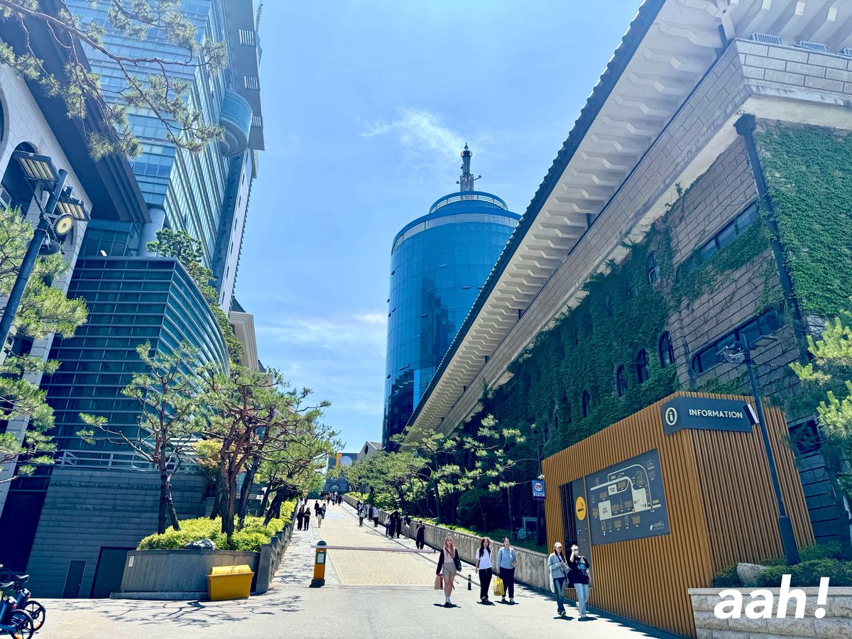 aah_education's tweet image. 本日の暑い日差しの中、西京大学校の夏学期のご案内も無事終了です。
人気のメイクデザイン学科、ビューティーセラピー&メイクアップ学科や舞踏芸術学部、グローバル観光経営学科など外国人学部も充実していて語学堂から弊社進学プランで学部進学される方も多い学校です。
aah-e.net…