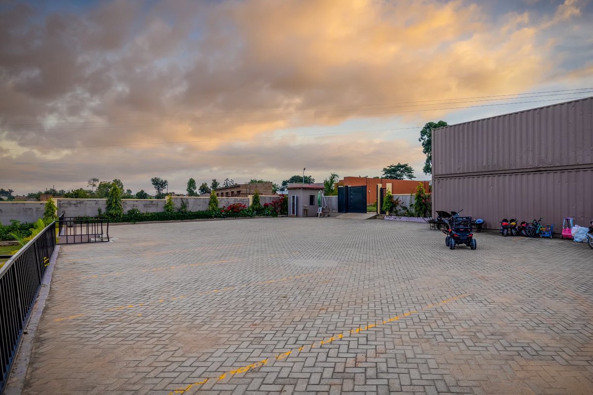 LeConfidentiel_'s tweet image. Looking for the perfect spot to host your next party or conference? 🎉📢
@LeConfidentiel_ has it all! spacious parking, cool chill zones, and a vibe that sets the tone for success or celebration. 🍸✨
Book your event with us and make it unforgettable. #LeConfidentielExperience