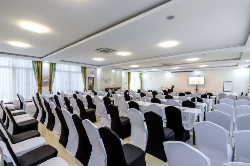 LeConfidentiel_'s tweet image. Looking for the perfect spot to host your next party or conference? 🎉📢
@LeConfidentiel_ has it all! spacious parking, cool chill zones, and a vibe that sets the tone for success or celebration. 🍸✨
Book your event with us and make it unforgettable. #LeConfidentielExperience