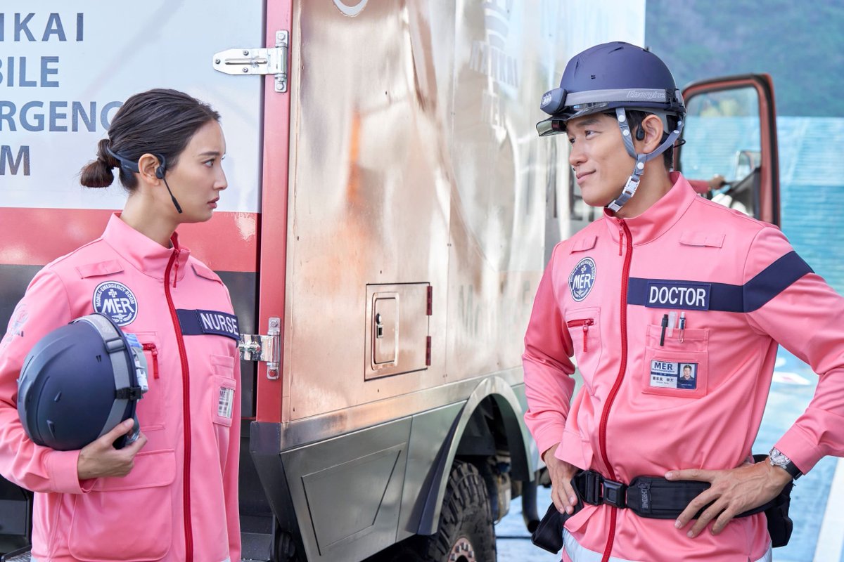tokyo_mer_tbs's tweet photo. ◢◤#南海ミッション 場面写真解禁🎬

#南海MER に出向中の
喜多見チーフ（#鈴木亮平）と夏梅さん（#菜々緒）

今作でも2人の揺るぎない信頼関係を
お見逃しなく✨

#tokyomer
#南海ミッション 
🎬🌺8月1日公開
@ryoheiheisuzuki 
@NANAO1028 https://t.co/PwnThmiKHT