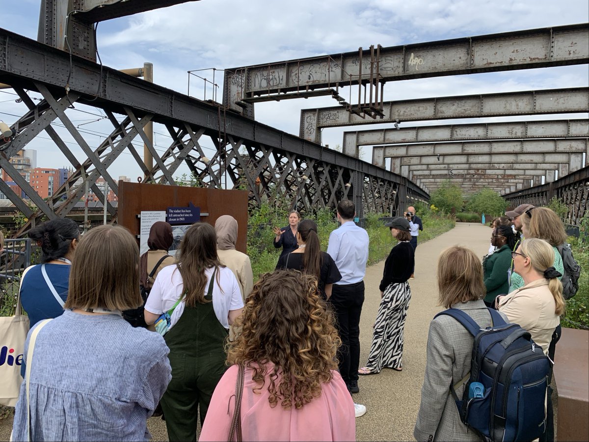 What an inspiring way to start Day2 of #NHSConfedExpo. A morning walk with health leaders and practitioners to explore Manchester's urban greening initiatives and discuss the links between the nature and climate crisis and its impact on health outcomes. #BetterWithNature <a href="/NHS_GM/">NHS Greater Manchester</a>