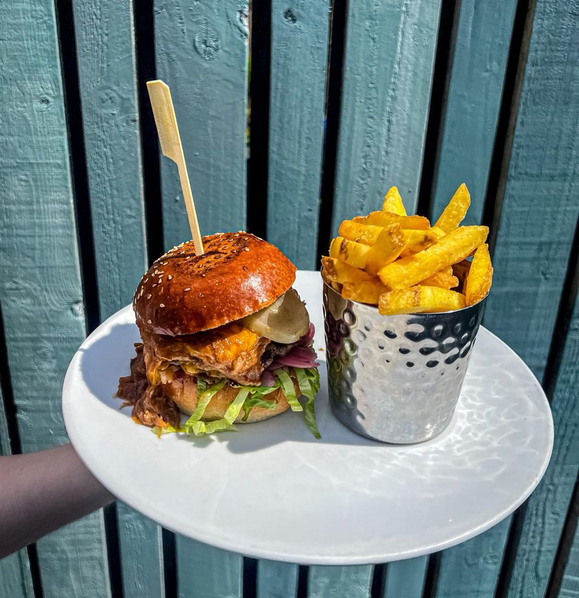 You're all special to us, but here's our special for the week! Pulled pork loaded double patty cheeseburger 🍔 it would be rude not to... 😏

#weeklyspecials #tootingbroadway #sw17 #newmenù #londonfoodies #tootingeats #pulledporkburger
