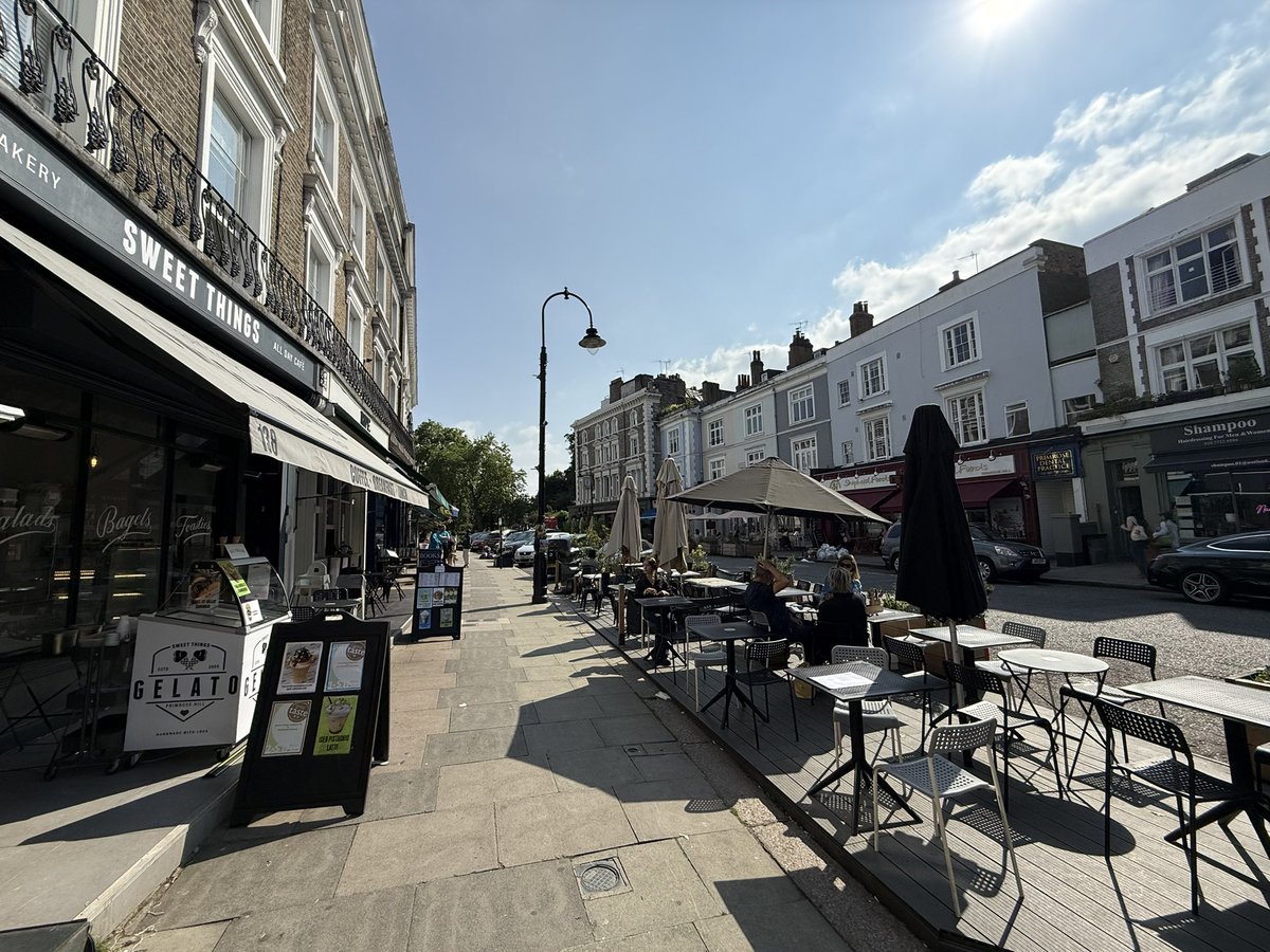 PrimroseHillHub's tweet image. iLPH loves @sweetthings1 ! Grab a latte and pastry break and watch the world of Primrose Hill flow by! #sweetthings #lattebreak #pastrybreak #cafe #highstreet #regentsparkroad #primrosehill