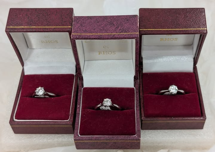 BeardsallsJ's tweet photo. @__x Just in 3 stunning pre-owned solitaire diamond rings at Beardsalls Jewellers, Rhos-on-Sea💍
And that's just the beginning.. we've got a huge selection of rings waiting to be discovered. Pop✨ in and find your sparkle #beardsallsjewellers #rhosonsea #ishoplocal #ishopwales https://t.co/Nq3rFX4oyg