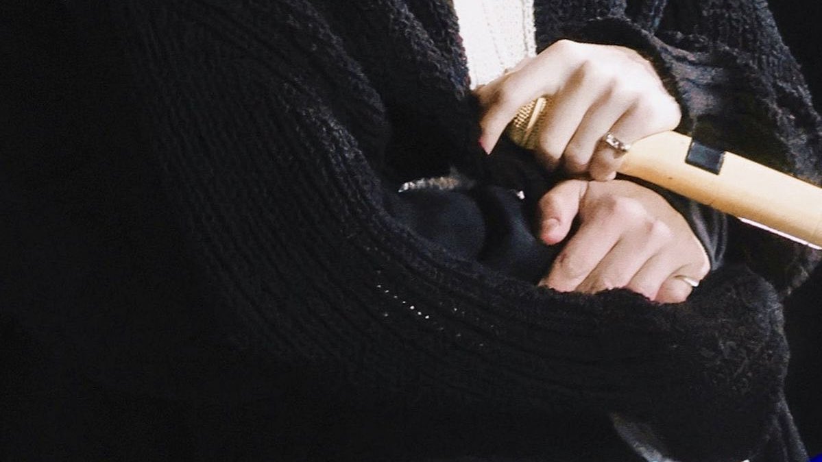 피부색 차이랑 손 두깨 차이가 날 미치게 해...