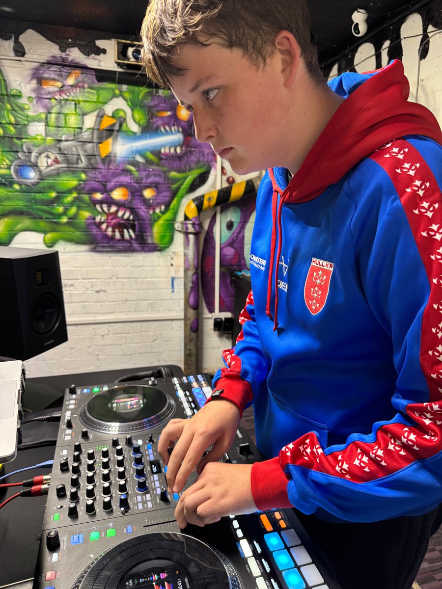 @djmethodz has been working with @aimhighercharity and @browsestudios as part of the ‘Turn The Tables’ project

The Spectrum Youth Club for young people on the autism spectrum meets monthly at the @thepingpongclubhull