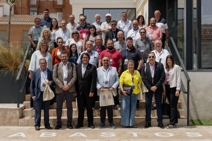 La Rioja se une a la UES

El colectivo acuerda nuevas iniciativas y anuncia el primer concurso ibérico para fortalecer la profesión en España y Portugal
vinetur.com/2025061288611/…