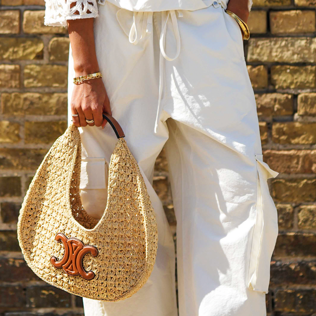 HeatherNoir89's tweet photo. Handbag Trends For Summer 2025: The Styles Dominating This Season

Let’s dive into the top handbag styles for summer 2025 that are making waves across runways and social media.
https://t.co/RwNAp0s7Uj
#bestsummerbags #SummerStillOn #DesignInspiration #trends https://t.co/3q5kUbqGkE
