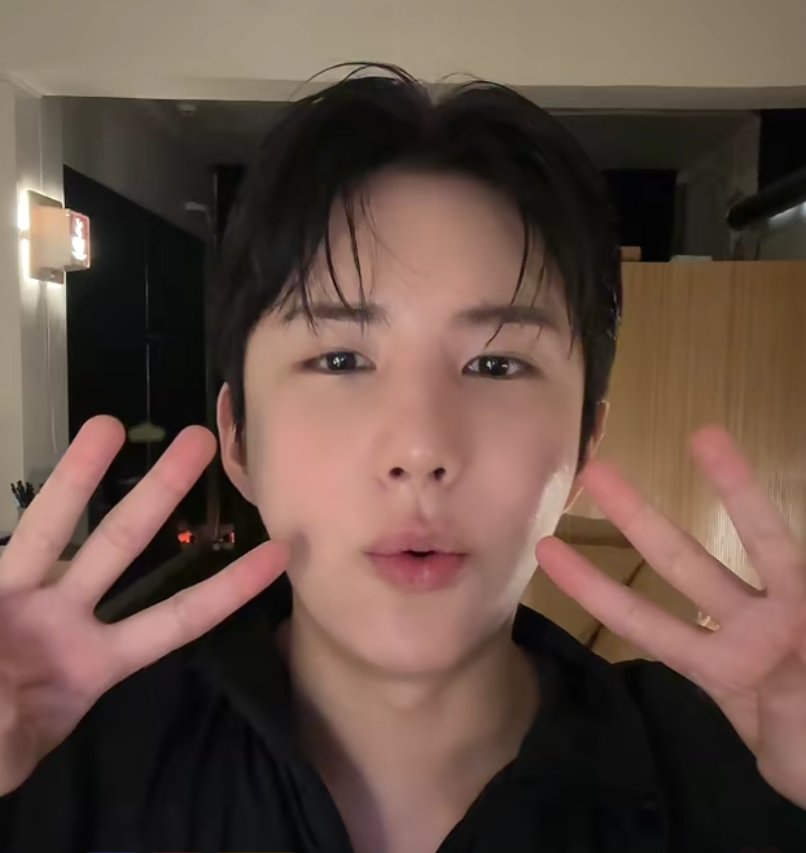a_c_e568's tweet photo. WOW 6ちゃいだそうです😂💬
#Wow | #ACE_WOW | #Sehyoon | #와우 | #에이스 |#세윤 |#sehyooniswow | https://t.co/5esBFKvJ1r