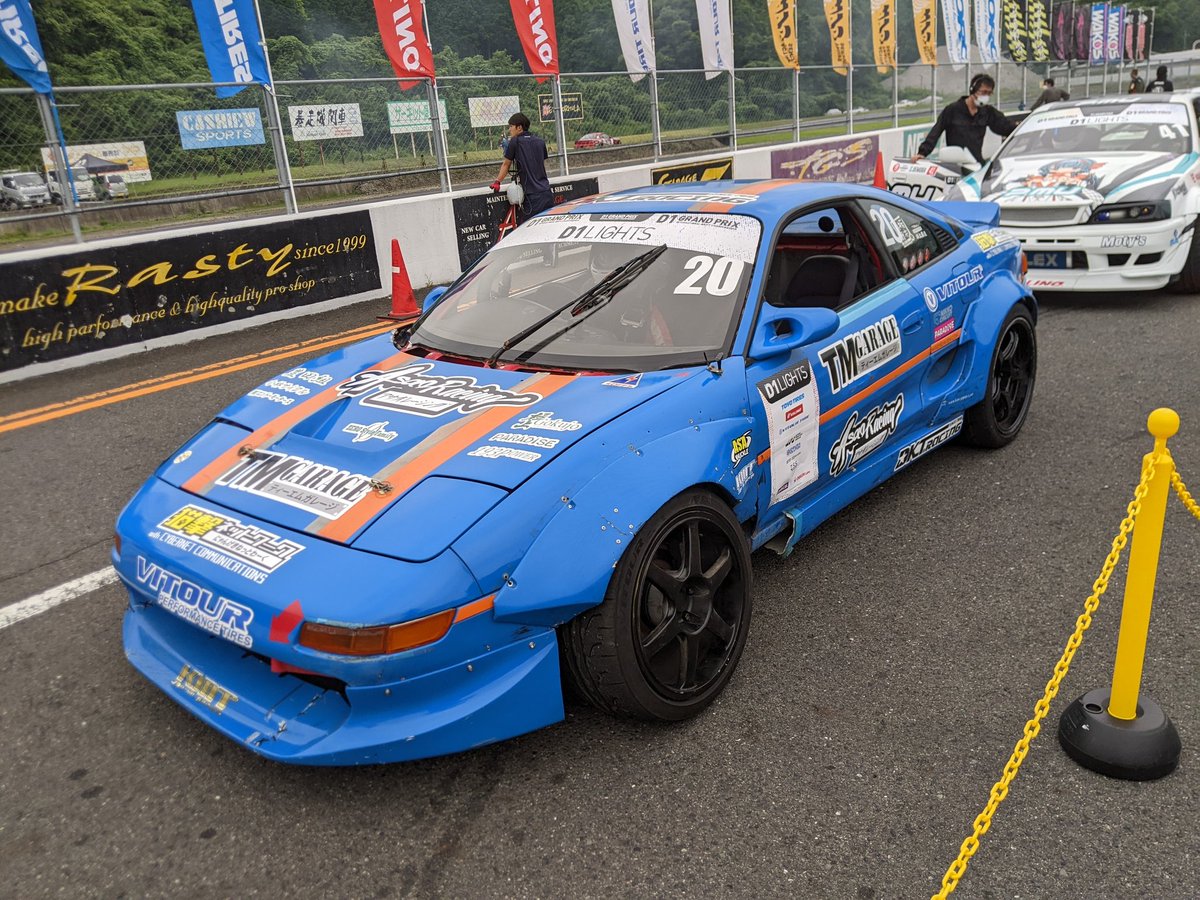 asaknuckle's tweet photo. MR2の強烈なトラクションに切れ角アップさせればドリフト無敵じゃね？と安易な気持ちで始めたMR2ドリフト。色々苦労が耐えませがドリフト活動を通じて出会えた仲間と共にMR2ライフを楽しく過ごします。NEWマシン作ってまたD1ライツに挑戦します。＃アサオレーシング
#MR2　 #クルマが好きでよかった https://t.co/TKqfUpid6C