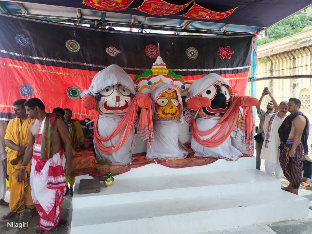 KJagadeb's tweet photo. ପବିତ୍ର ଦେବସ୍ନାନ ପୂର୍ଣ୍ଣିମା ଅବସରରେ ସ୍ନାନବେଦୀରେ ଚତୁର୍ଦ୍ଧାମୂର୍ତ୍ତିଙ୍କ ଦିବ୍ୟ ଦର୍ଶନ...

#ଦେବସ୍ନାନପୂର୍ଣ୍ଣିମା 
#ତୃତୀୟଶ୍ରୀକ୍ଷେତ୍ର
#ନୀଳଗିରି
ଜୟ ଜଗନ୍ନାଥ 🙏 https://t.co/hyPcLw8ttS