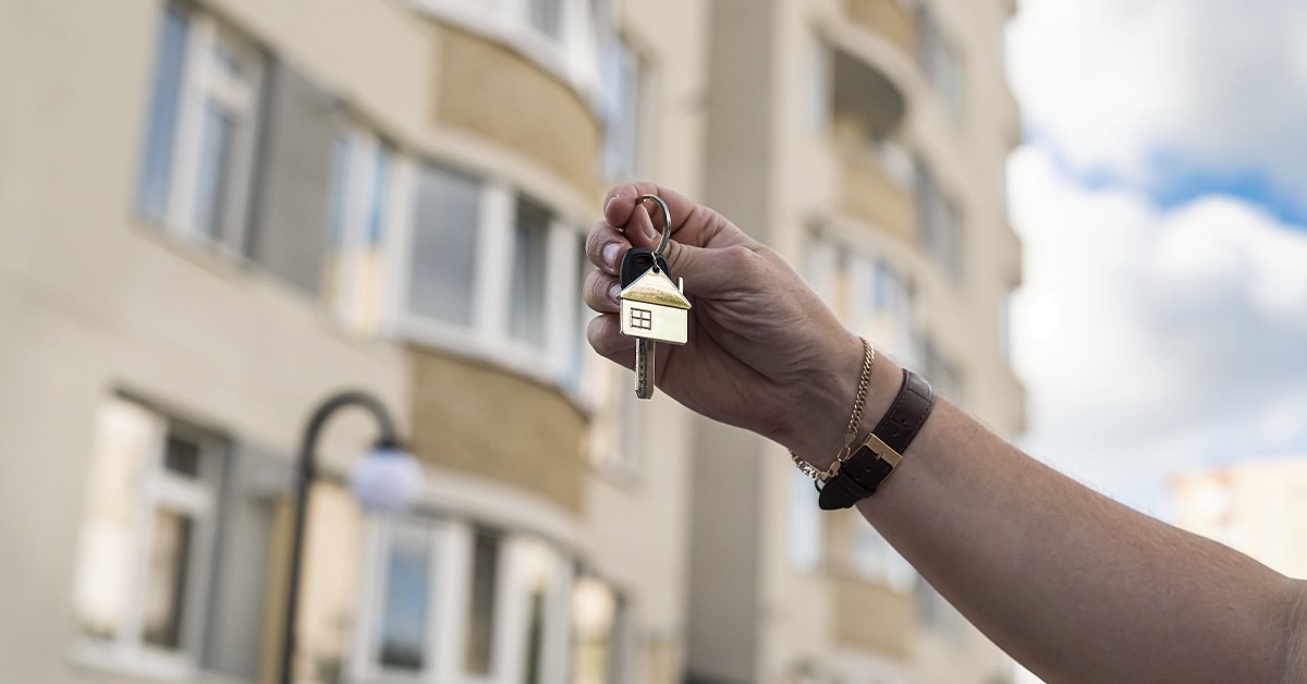 Loppukesä on vilkasta vuokra-aikaa. Onnistunut vuokralaisvalinta ja huolellinen sopimus luovat perustan sujuvalle vuokraukselle. Juristi Susanna-Maria Aarnivuo kertoo, miten vuokraukseen liittyviä riskejä voi hallita.

👉 Lue tiedotteemme: vuokranantajat.fi/uutiset/valtti…

#vuokranantaja