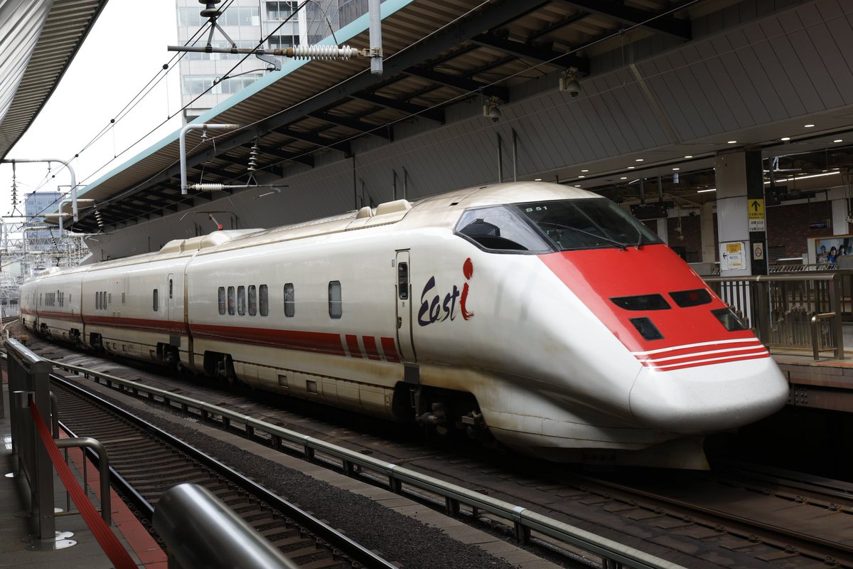 イーストアイ(East-i)！
E926形、S51編成による、本線検測、2日目。
久々の検測業務、東のヒーローは元気に定刻で到着そして出発！
気を付けて行ってらっしゃい。
今日も楽しい時間をありがとう。
#イーストアイ
#Easti
#S51編成
#E926系