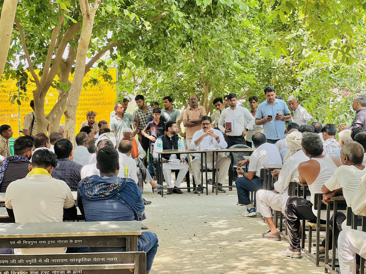 DhirendraGBN's tweet image. ग्राम दयौरार में जनसंवाद। #MLAJewar 
#Dyaurar #11YearsOfDevelopment