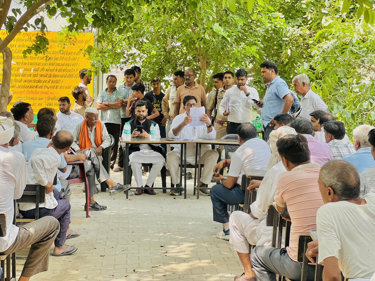 DhirendraGBN's tweet image. ग्राम दयौरार में जनसंवाद। #MLAJewar 
#Dyaurar #11YearsOfDevelopment