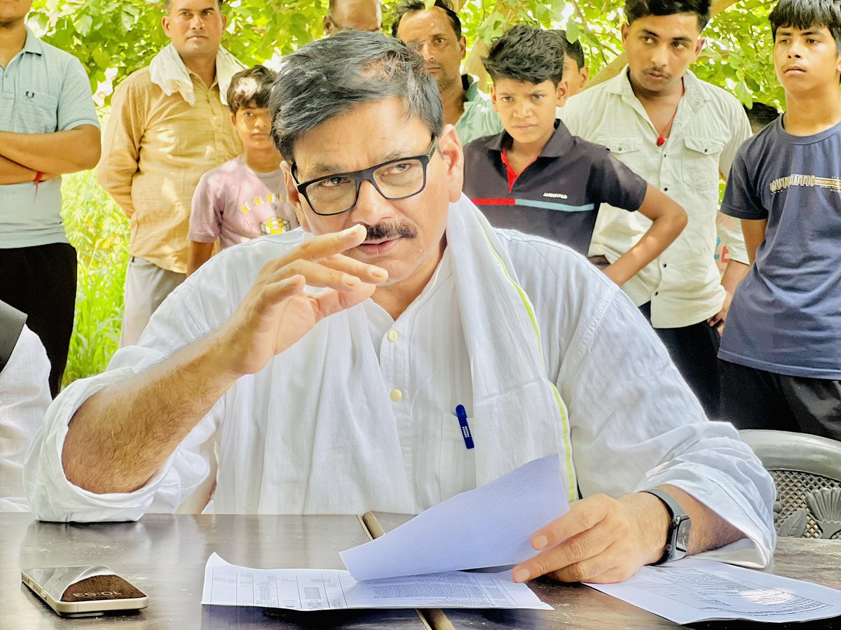 DhirendraGBN's tweet image. ग्राम दयौरार में जनसंवाद। #MLAJewar 
#Dyaurar #11YearsOfDevelopment